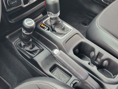 Used 2023 Jeep Gladiator Sport AWD/4WD image 19