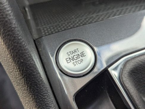 Used 2022 Volkswagen Tiguan SE image 27