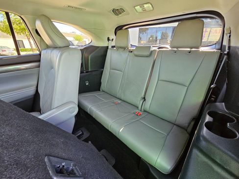 Used 2023 Toyota Highlander Platinum image 22