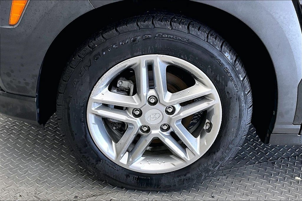 Used 2020 Hyundai Kona SE w/ Cargo Package FWD image 8