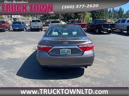Used 2015 Toyota Camry LE FWD image 4