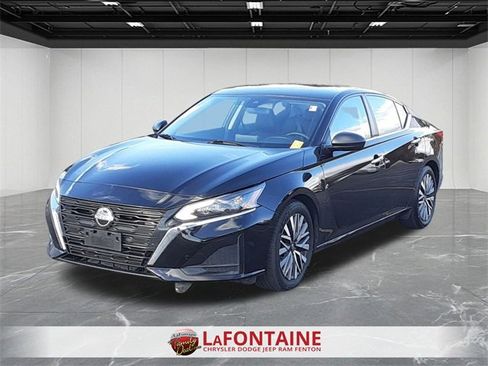 Used 2024 Nissan Altima 2.5 SV image 1
