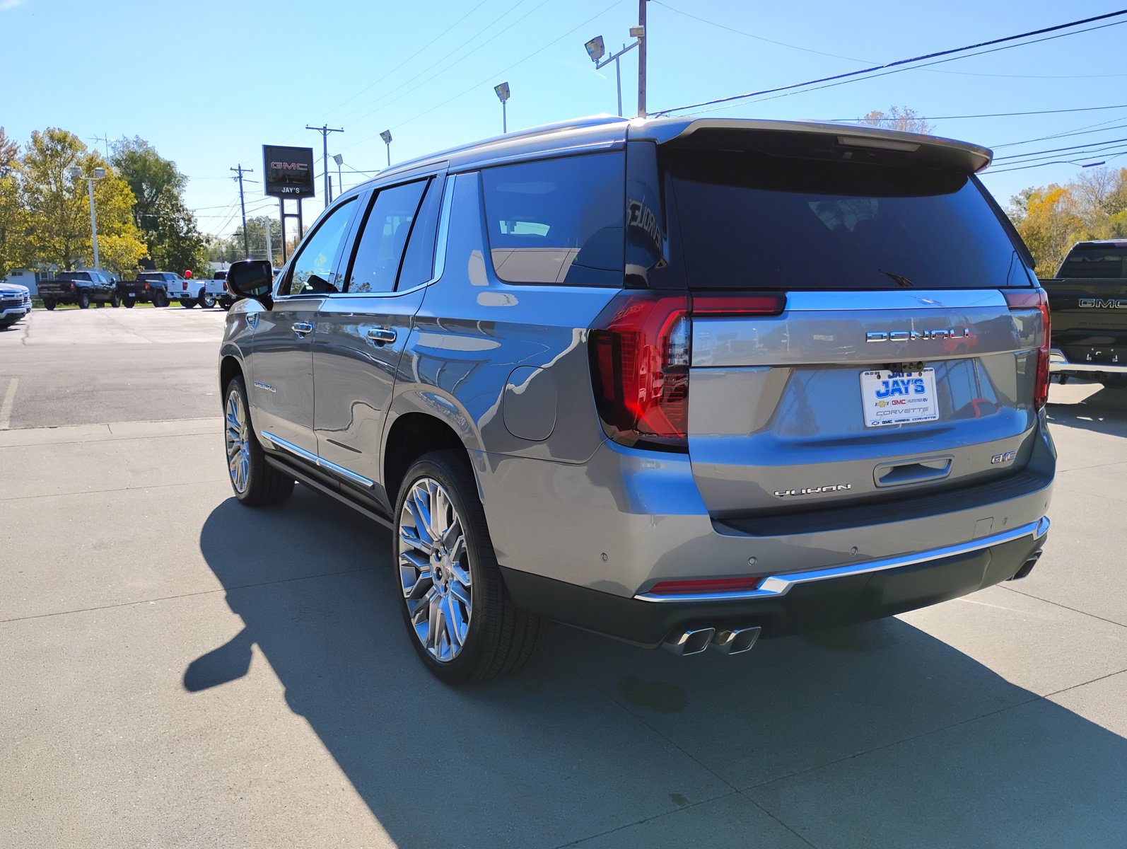 New 2027 GMC Yukon Denali w/ Denali Reserve Package AWD/4WD image 9