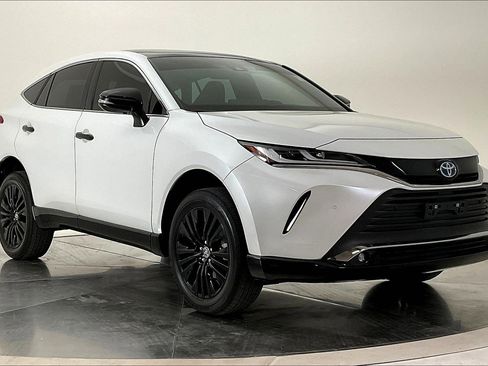 Used 2023 Toyota Venza Nightshade image 2