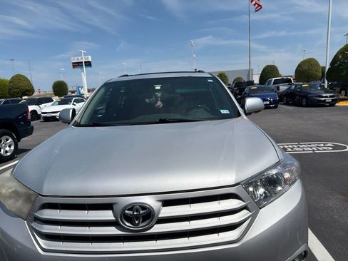 Used 2013 Toyota Highlander Limited FWD image 2