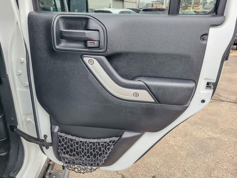 Used 2017 Jeep Wrangler Unlimited Sahara w/ Connectivity Group image 21