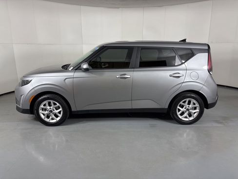 Used 2023 Kia Soul LX w/ Option Group 015 FWD image 6