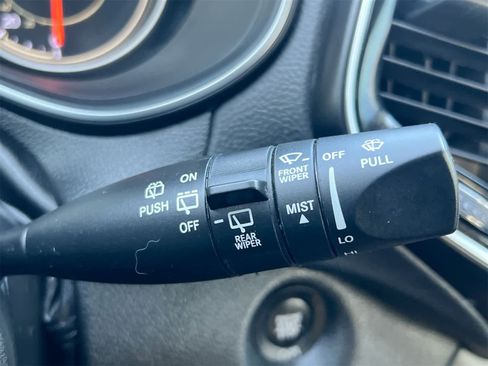 Used 2020 Jeep Cherokee Limited image 25