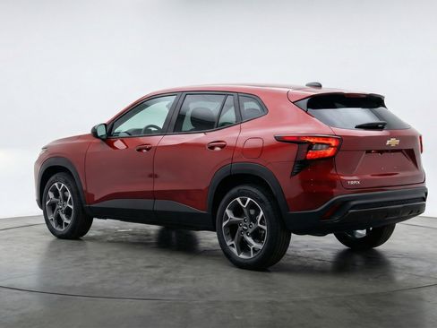 Used 2025 Chevrolet Trax LT image 6
