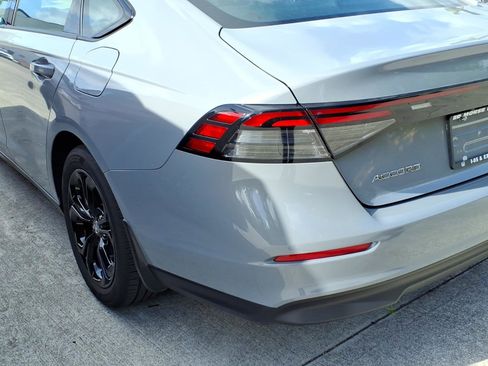 Used 2025 Honda Accord SE image 11
