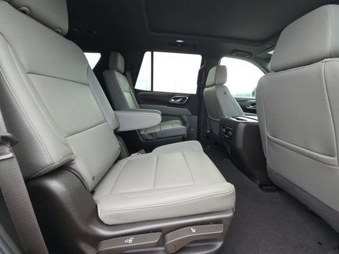 Used 2023 Chevrolet Tahoe Z71 w/ Z71 Off-Road Package AWD/4WD image 16