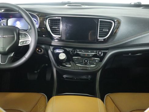 Used 2022 Chrysler Pacifica Pinnacle image 14