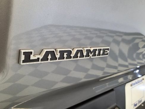 Used 2019 RAM 1500 Laramie AWD/4WD image 7
