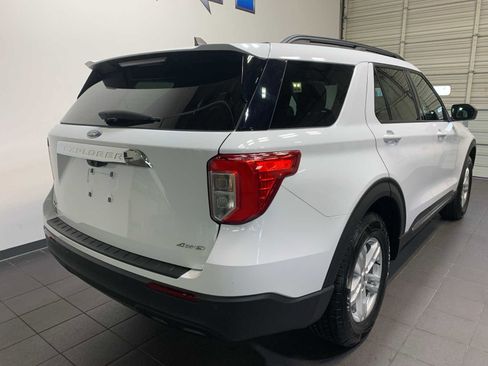 Used 2023 Ford Explorer XLT image 3