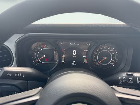 Used 2025 Jeep Wrangler Unlimited Sport AWD/4WD image 23