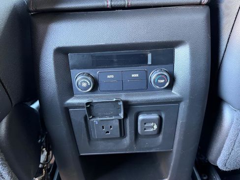 Used 2022 Chevrolet Traverse RS image 22