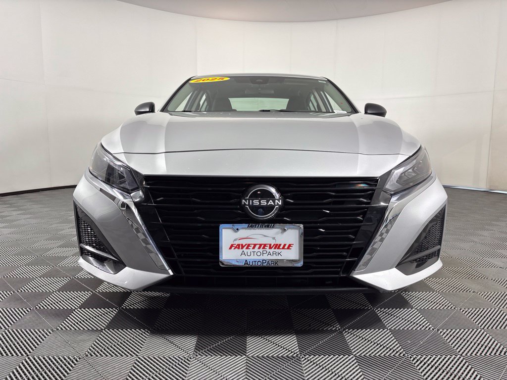Used 2025 Nissan Altima 2.5 SV FWD image 19