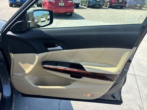 Used 2010 Honda Crosstour EX-L image 25