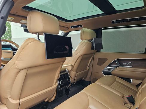 Used 2023 Land Rover Range Rover Long Wheelbase SE image 8