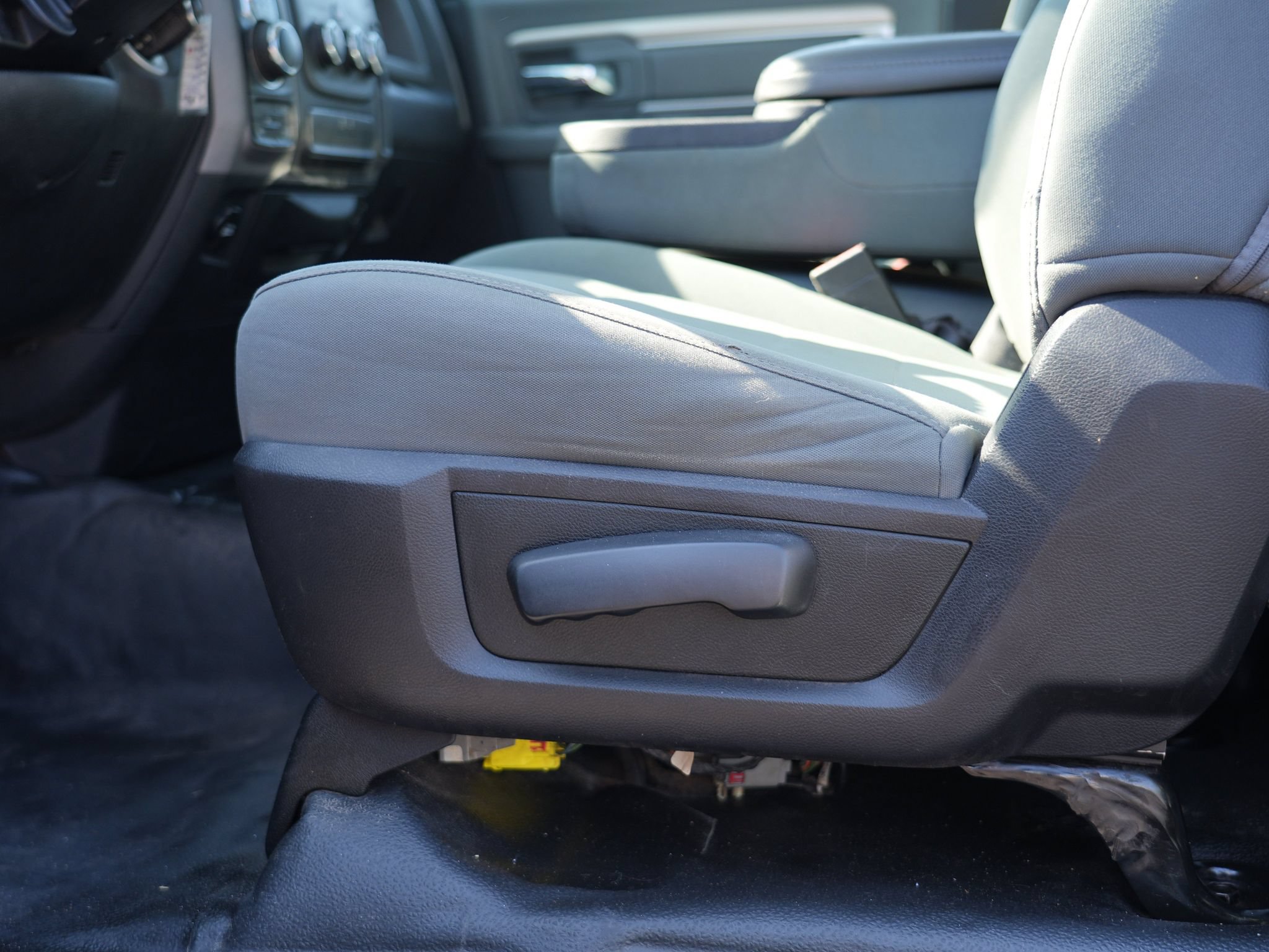Used 2018 RAM 1500 Express AWD/4WD image 16
