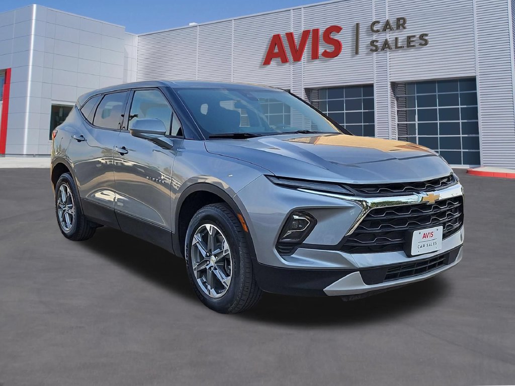 Used 2025 Chevrolet Blazer LT FWD image 3