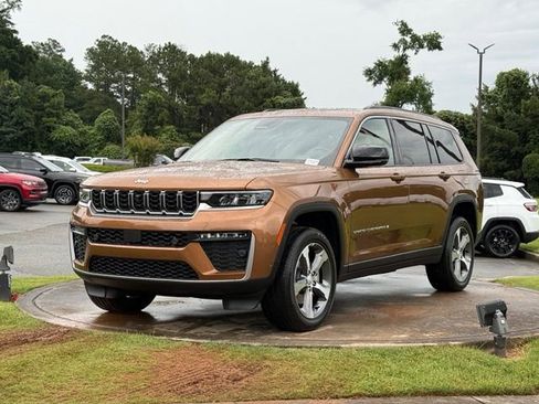 New 2026 Jeep Grand Cherokee L Limited w/ Luxury Tech Group II AWD/4WD image 3