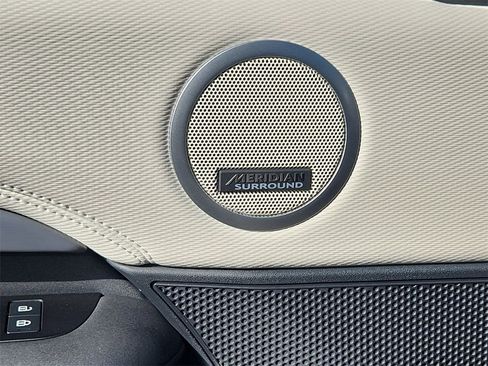 Used 2023 Land Rover Discovery S R-Dynamic image 28