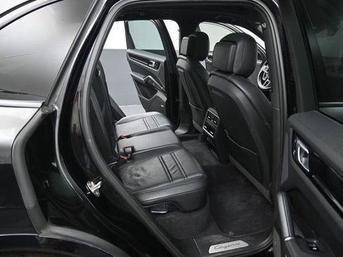 Used 2020 Porsche Cayenne AWD/4WD image 33