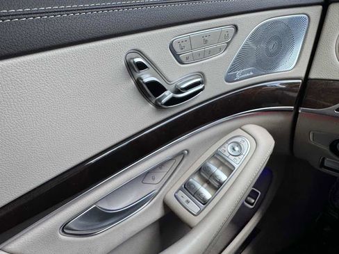 Used 2019 Mercedes-Benz S 560 Sedan image 26