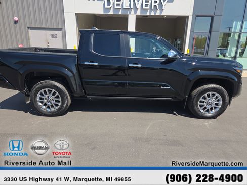 Used 2024 Toyota Tacoma Limited w/ Limited Package (LT) AWD/4WD image 10