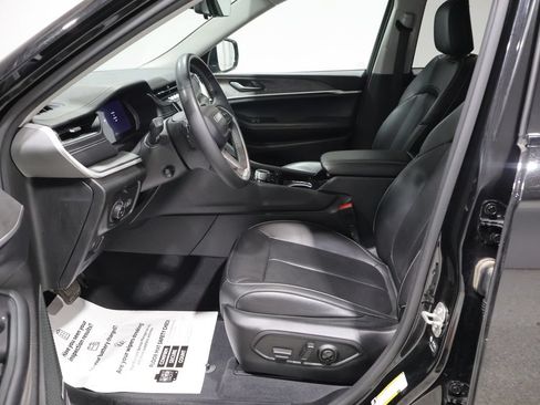 Used 2023 Jeep Grand Cherokee L Limited w/ Luxury Tech Group II AWD/4WD image 11