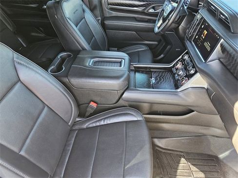 Used 2022 GMC Yukon Denali w/ Advanced Technology Package image 14
