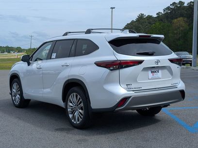 New 2026 Toyota Highlander Platinum