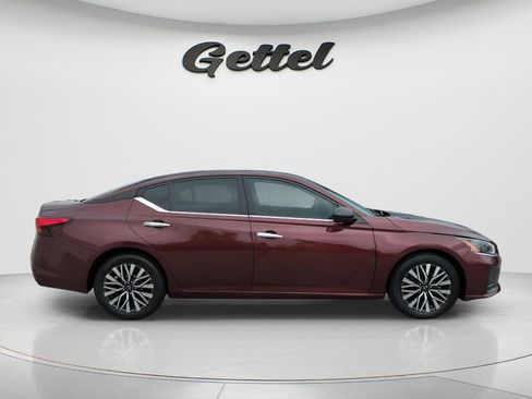 Used 2024 Nissan Altima 2.5 SV FWD image 4