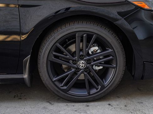 New 2026 Toyota Camry Hybrid FWD image 11