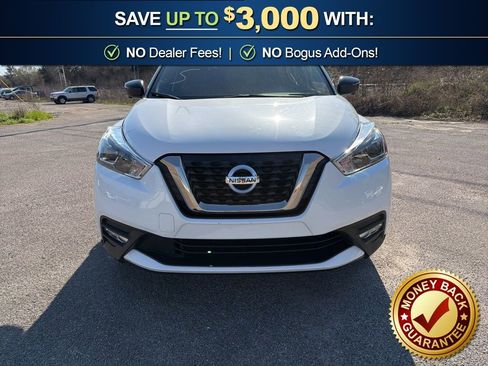 Used 2019 Nissan Kicks SR image 2