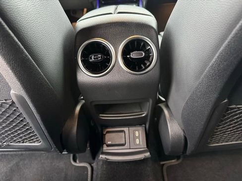 Used 2024 Mercedes-Benz GLB 250 4MATIC image 36