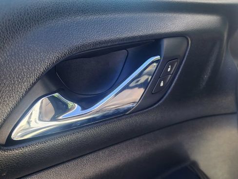Used 2018 GMC Acadia SLE FWD image 13