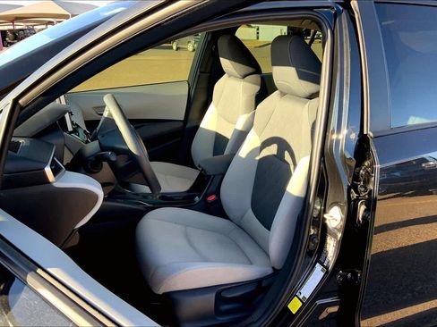Used 2021 Toyota Corolla LE FWD image 8