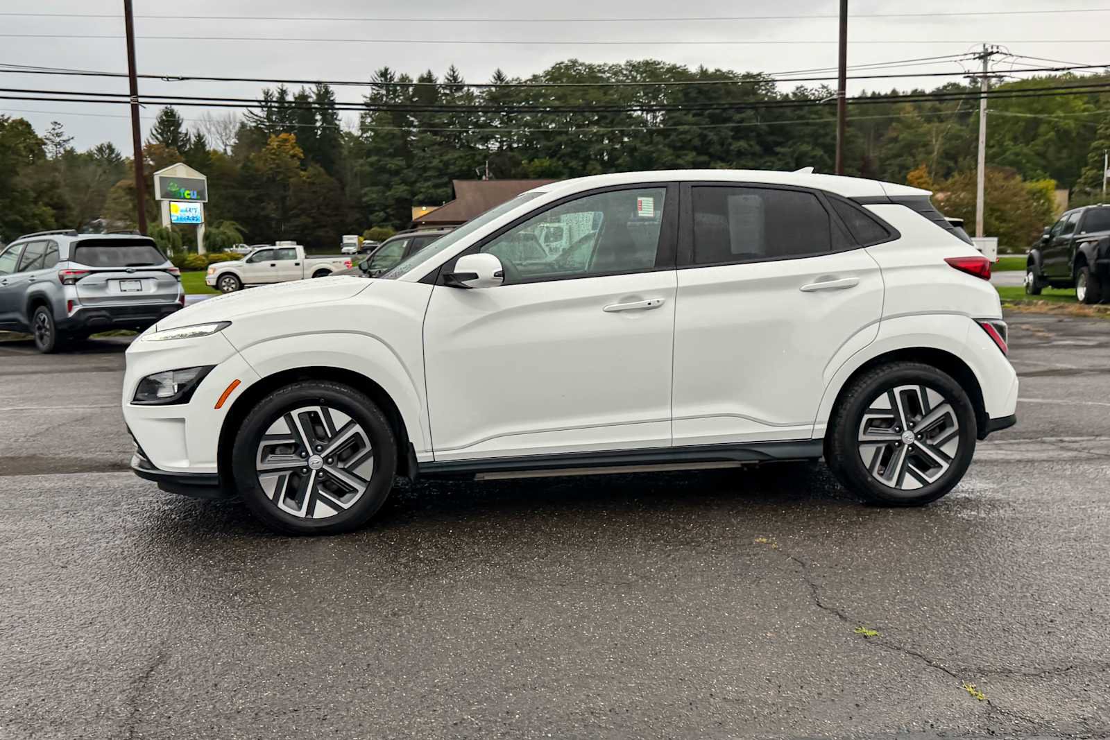 Used 2023 Hyundai Kona SE FWD image 6