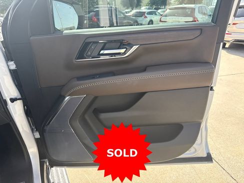 Used 2025 GMC Yukon XL Denali Ultimate AWD/4WD image 13