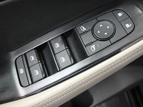 Used 2025 Nissan Rogue SV image 13