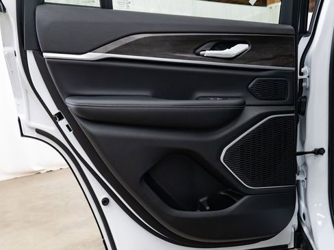 New 2026 Jeep Grand Cherokee Limited w/ Limited Altitude Package image 29