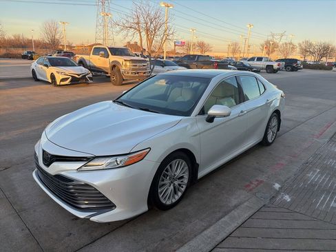 Used 2018 Toyota Camry XLE image 1