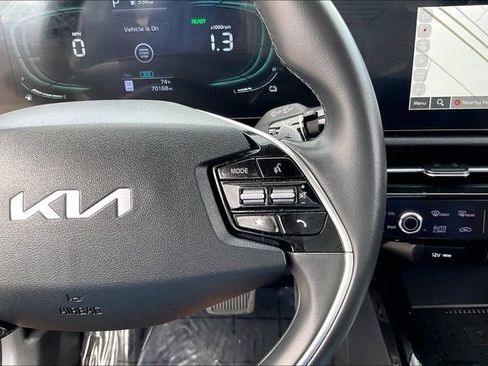 Used 2023 Kia Niro EX image 19