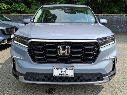 Used 2023 Honda Pilot Touring image 2