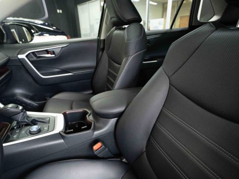 Used 2025 Toyota RAV4 Limited w/ Advanced Technology Package image 11