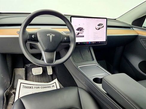 Used 2025 Tesla Model Y Performance image 12