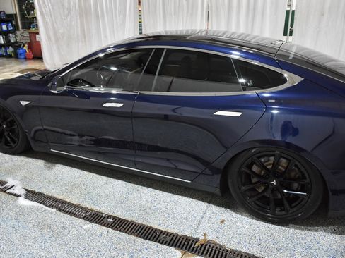 Used 2013 Tesla Model S Performance image 29