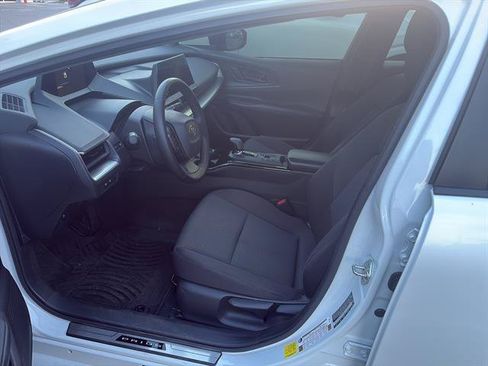 Used 2023 Toyota Prius LE AWD/4WD image 4